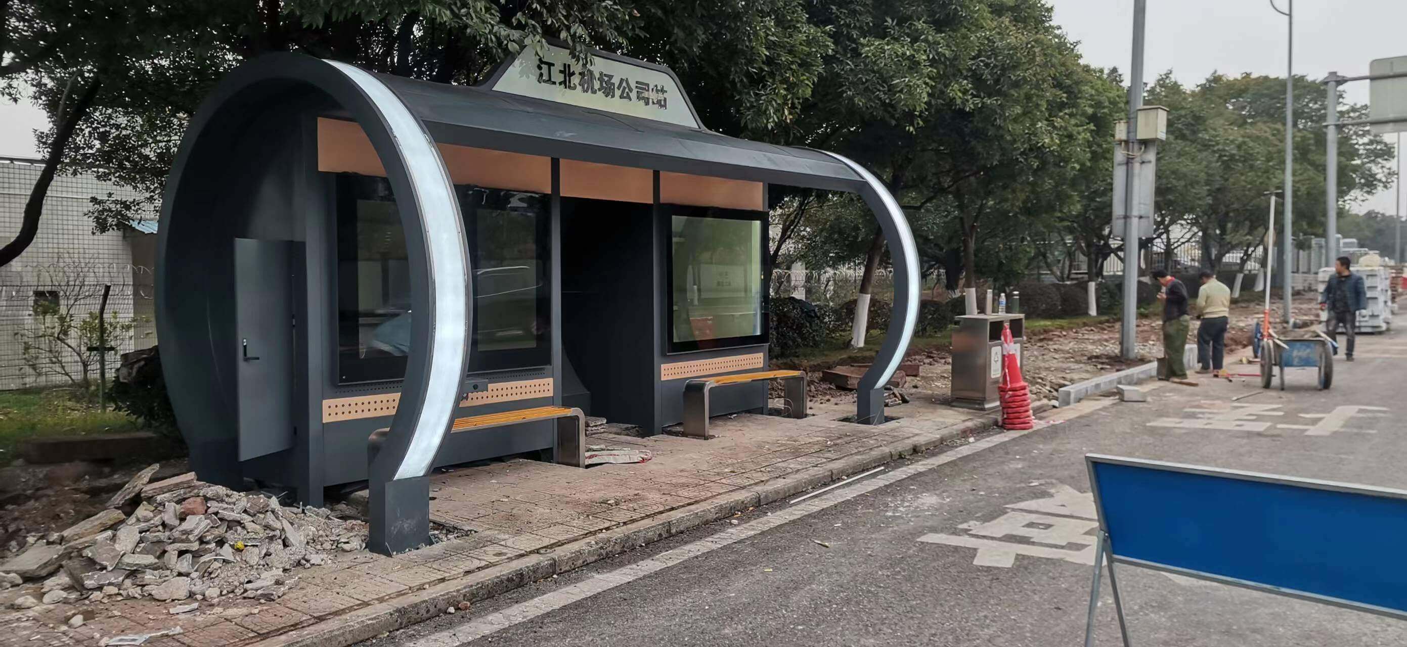 江北機(jī)場公交站臺(tái)二期工程完工